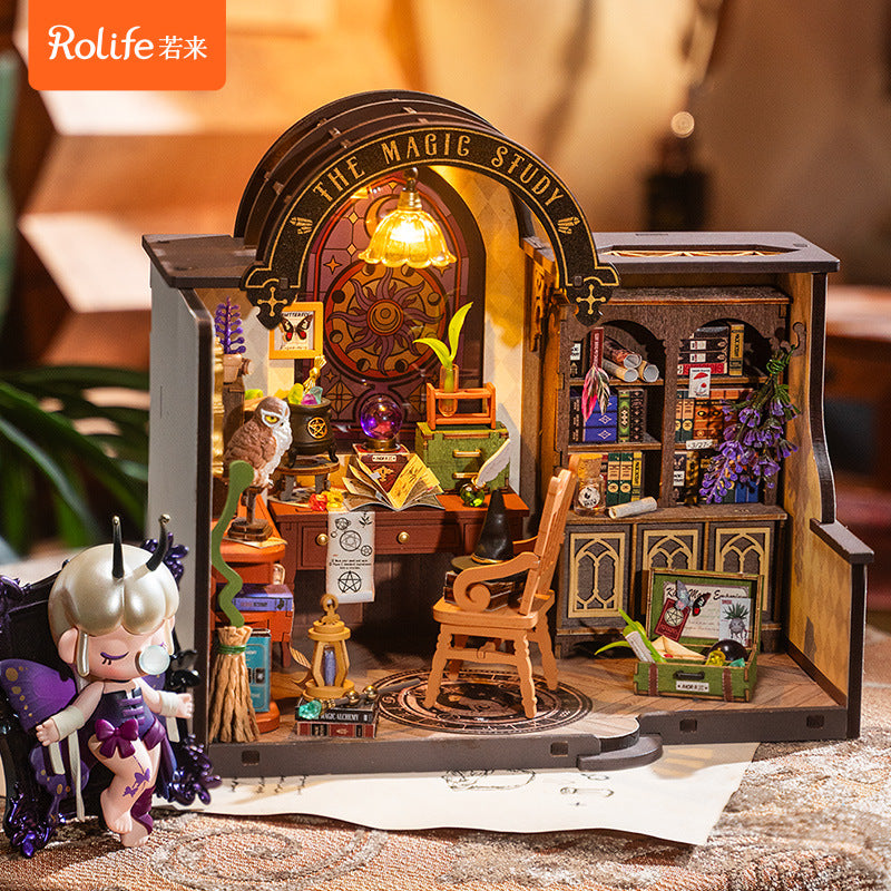 Robotime Rolife The Magic Study Maison miniature à faire soi-même avec de nombreux carnets de notes magiques Décoration de maison de poupée Puzzle en bois 3D