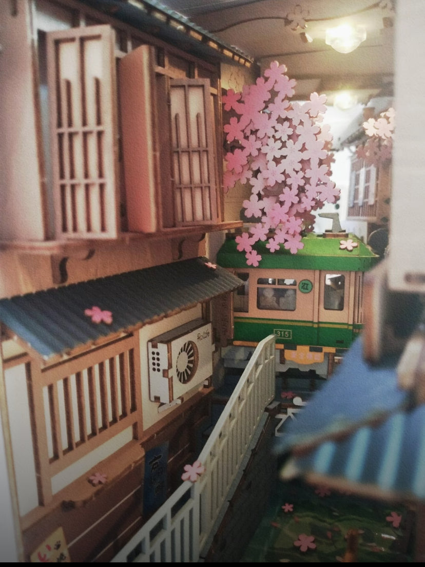 Robotime Rolife 3D Maison Miniature en Bois DIY Book Nook TGB01 Sakura Densya Assembler Jouets Serre-livres pour Dropshipping
