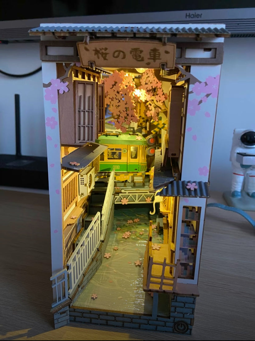 Robotime Rolife 3D Maison Miniature en Bois DIY Book Nook TGB01 Sakura Densya Assembler Jouets Serre-livres pour Dropshipping