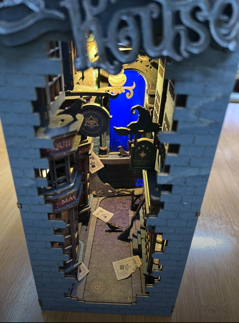 Robotime Rolife Jouets en gros Puzzles en bois 3D TGB03 Magic House Book Nook Kit de maison miniature à monter soi-même