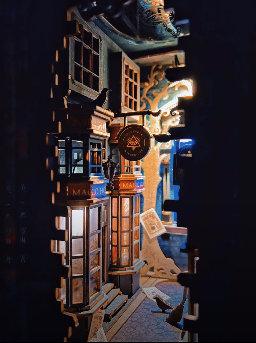 Robotime Rolife Jouets en gros Puzzles en bois 3D TGB03 Magic House Book Nook Kit de maison miniature à monter soi-même