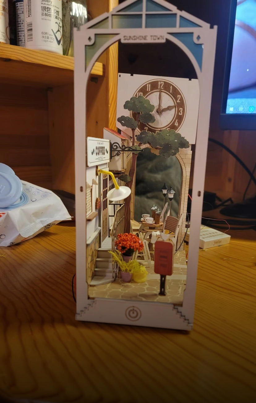 Juguetes para armar Robotime Rolife, rompecabezas de madera en 3D TGB02 Sunshine Town Book Nook, casa en miniatura para armar