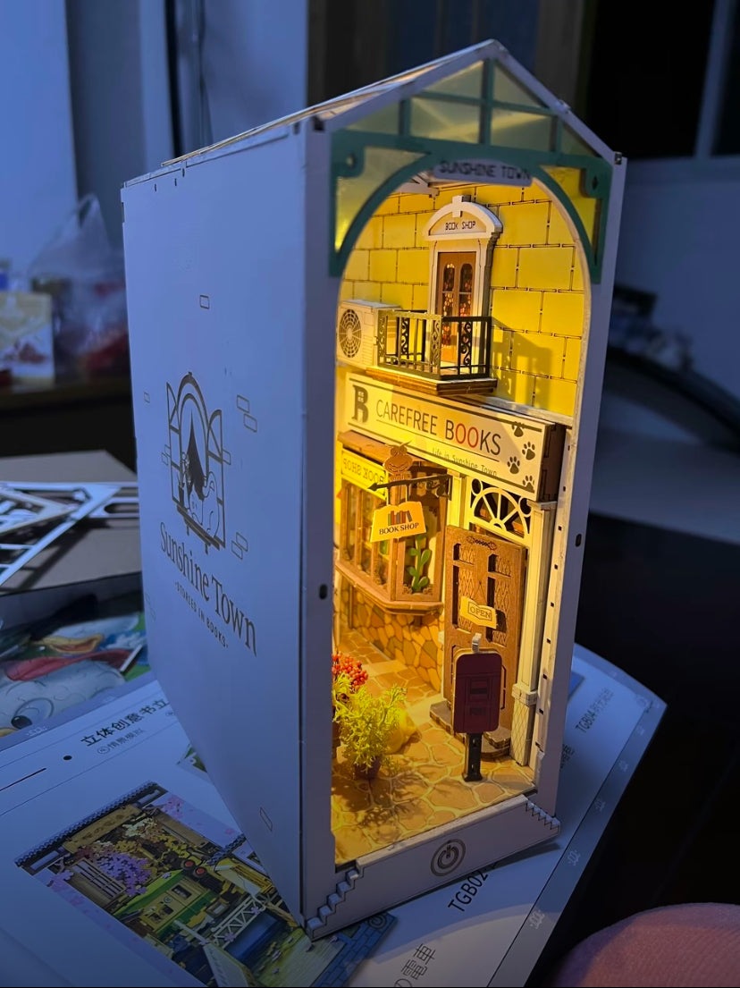 Juguetes para armar Robotime Rolife, rompecabezas de madera en 3D TGB02 Sunshine Town Book Nook, casa en miniatura para armar