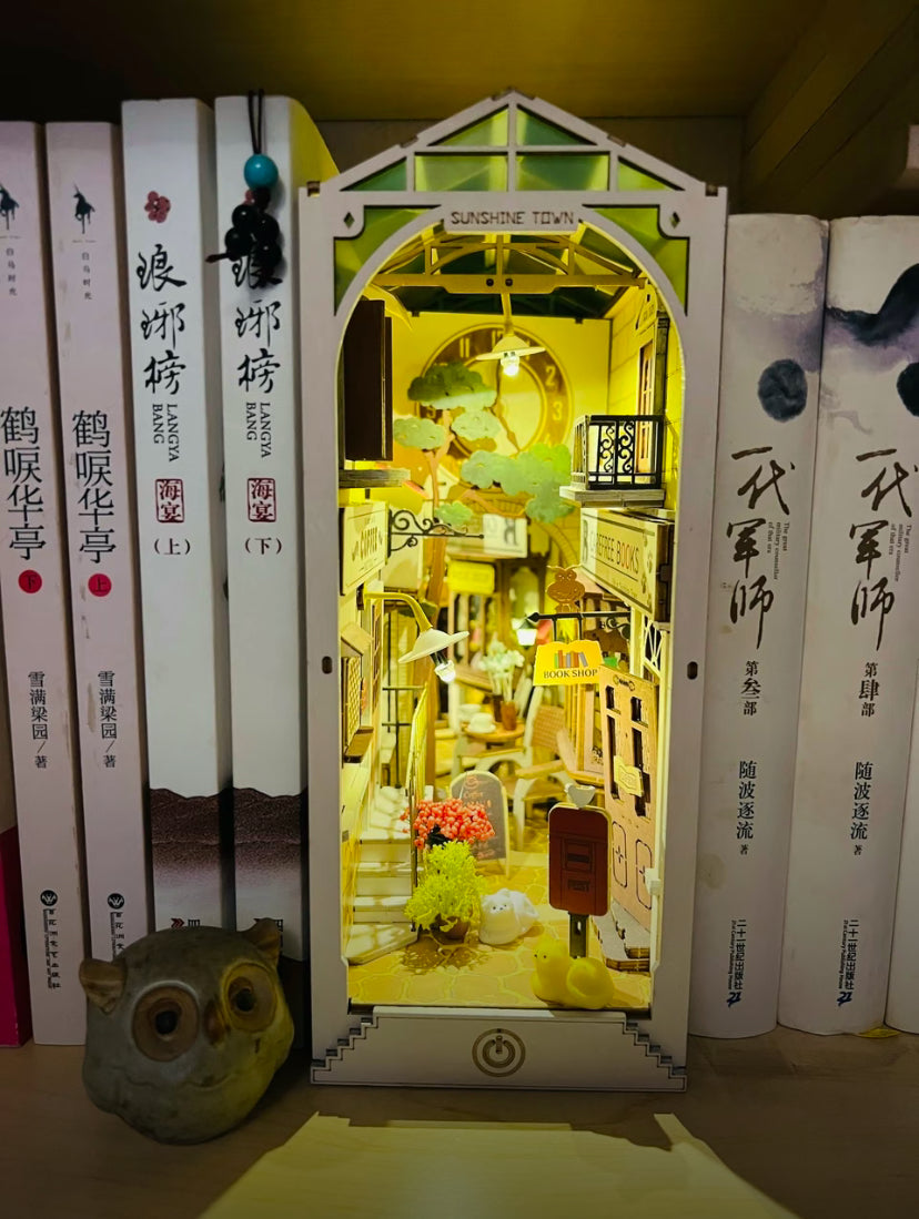 Juguetes para armar Robotime Rolife, rompecabezas de madera en 3D TGB02 Sunshine Town Book Nook, casa en miniatura para armar