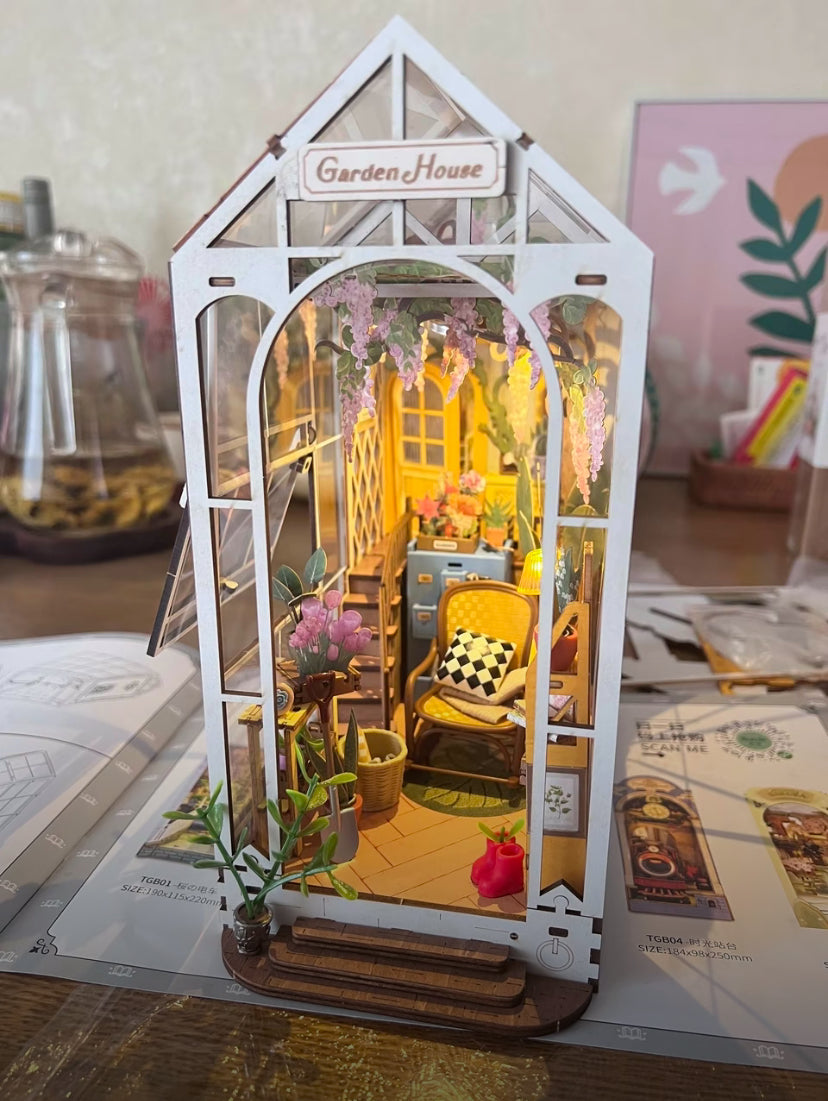 Juguetes para ensamblar Robotime Rolife TGB06 Sujetalibros para casa de jardín Rompecabezas de madera en 3D Casa en miniatura para hacer uno mismo Rincones para libros