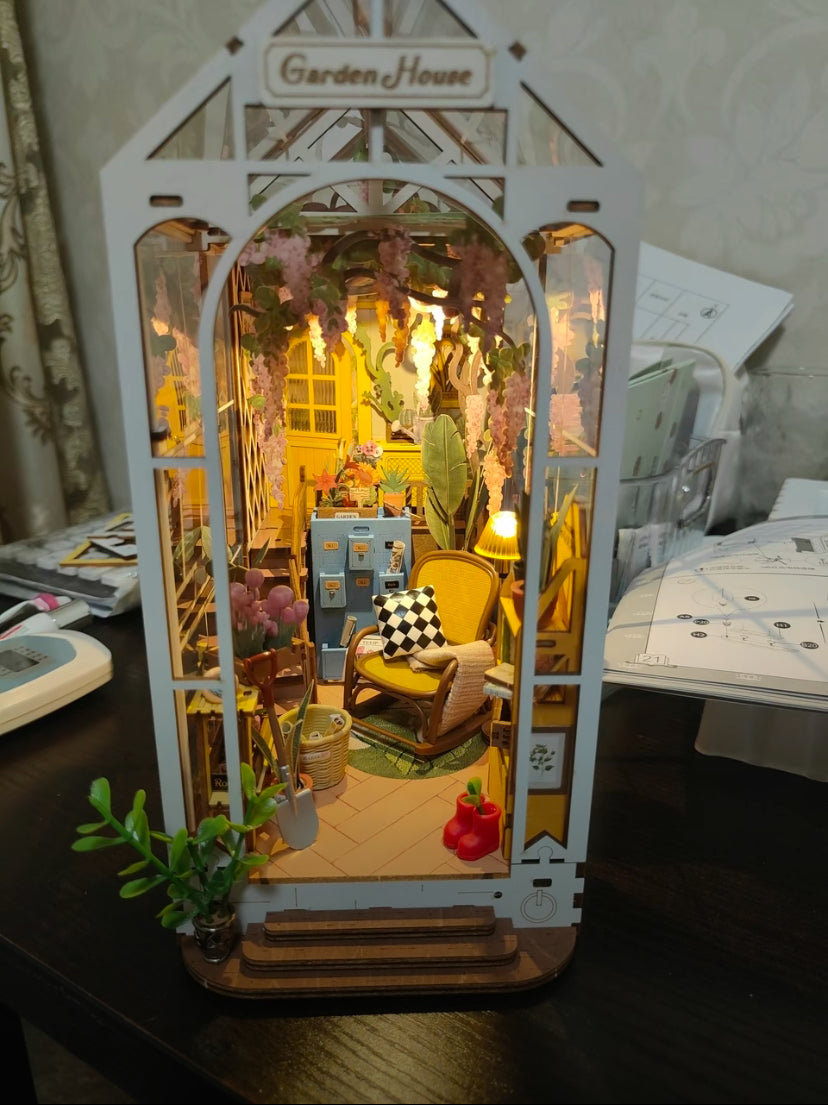 Juguetes para ensamblar Robotime Rolife TGB06 Sujetalibros para casa de jardín Rompecabezas de madera en 3D Casa en miniatura para hacer uno mismo Rincones para libros