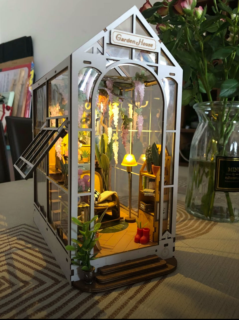 Juguetes para ensamblar Robotime Rolife TGB06 Sujetalibros para casa de jardín Rompecabezas de madera en 3D Casa en miniatura para hacer uno mismo Rincones para libros