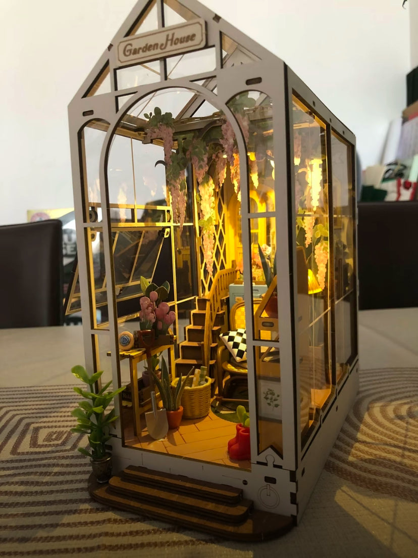 Juguetes para ensamblar Robotime Rolife TGB06 Sujetalibros para casa de jardín Rompecabezas de madera en 3D Casa en miniatura para hacer uno mismo Rincones para libros