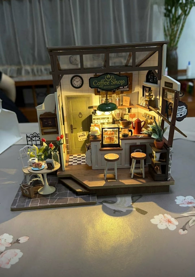 Robotime Rolife No.17 Café Kit de maison miniature pour enfants et adultes Maison de poupée 3D en bois à monter soi-même Jouets de construction Décoration de la maison